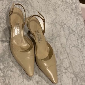 Women’s Salvatore Ferragamo Sz. 9.5 Kitten Heel